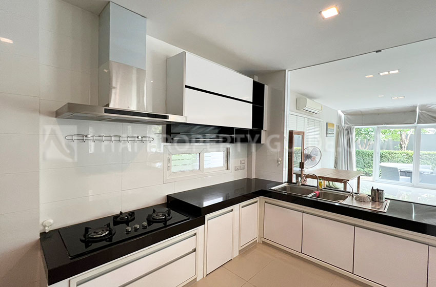 House with Shared Pool in Bangnatrad 