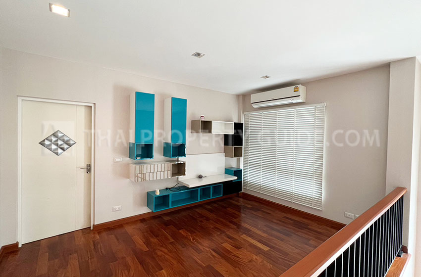 House with Shared Pool in Bangnatrad 