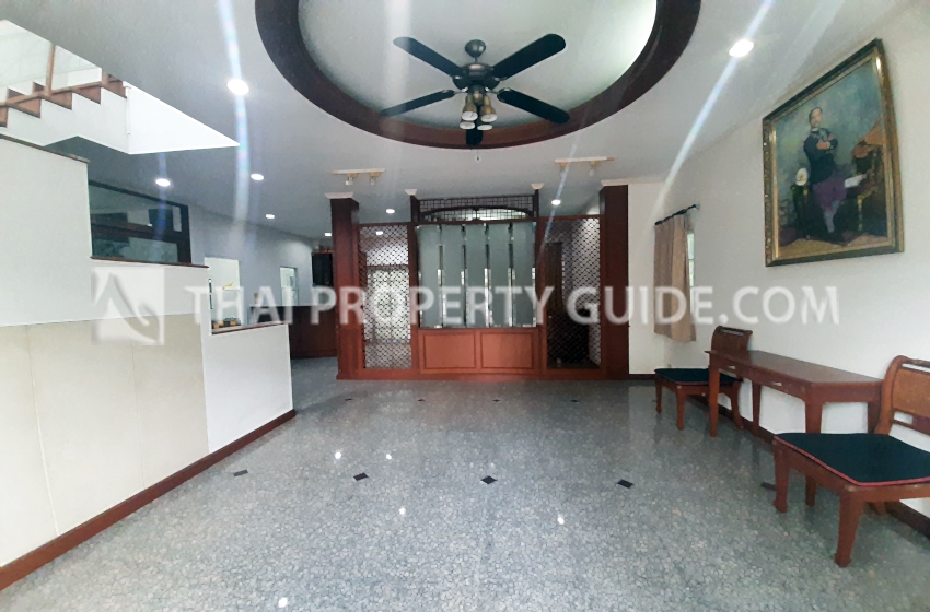 House with Shared Pool in Bangnatrad 