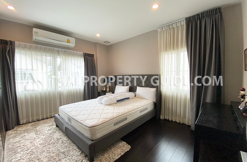 House with Shared Pool in Bangnatrad : Nantawan Bangna Km.7 