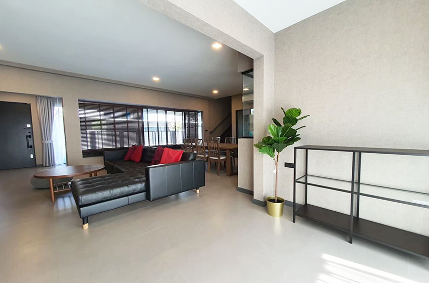 House with Shared Pool in Bangnatrad 