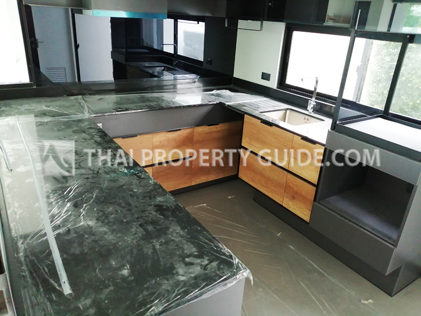 House with Shared Pool in Bangnatrad 
