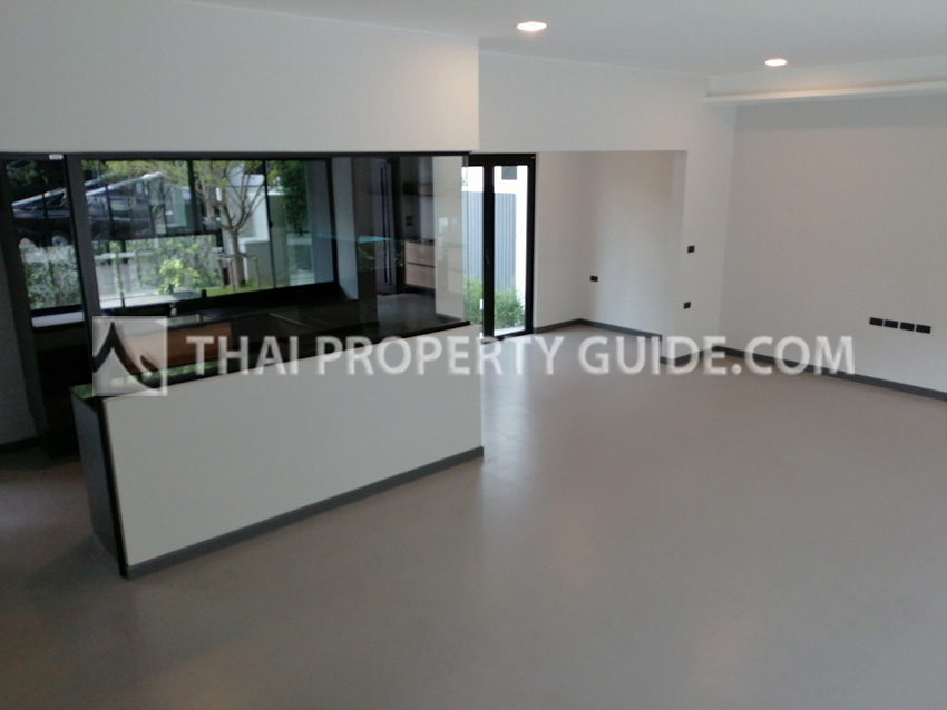 House with Shared Pool in Bangnatrad 