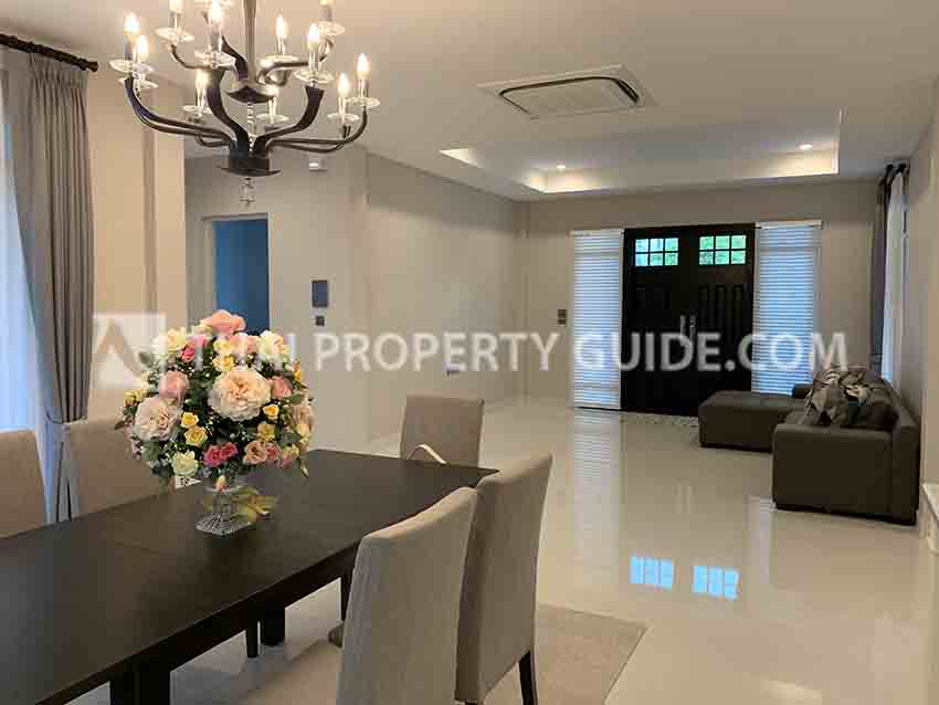 House with Shared Pool in Bangnatrad : Nantawan Bangna Km.7 