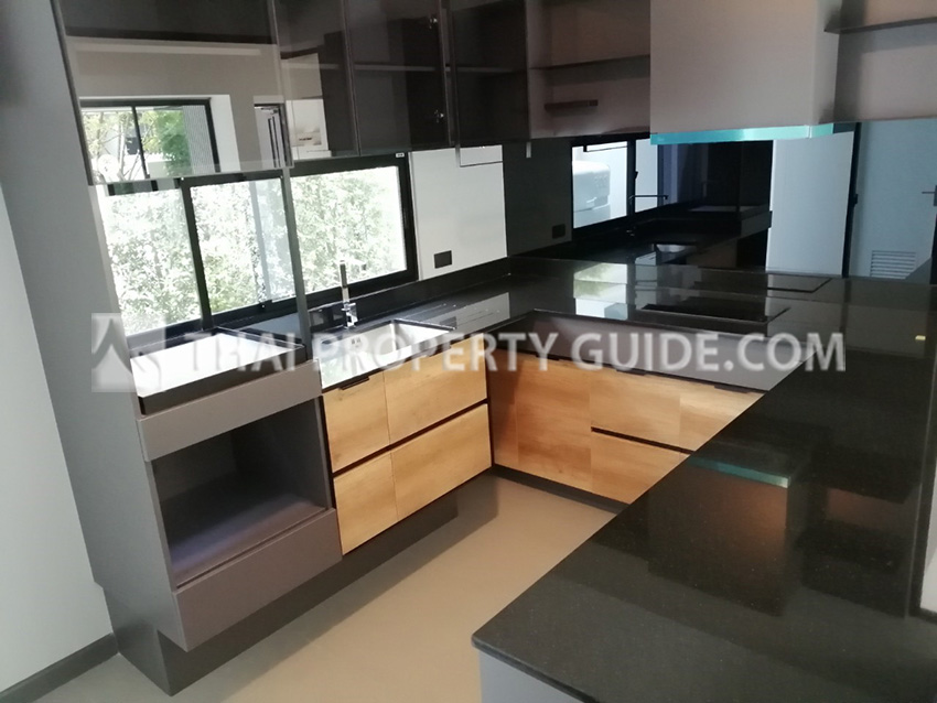 House with Shared Pool in Bangnatrad 