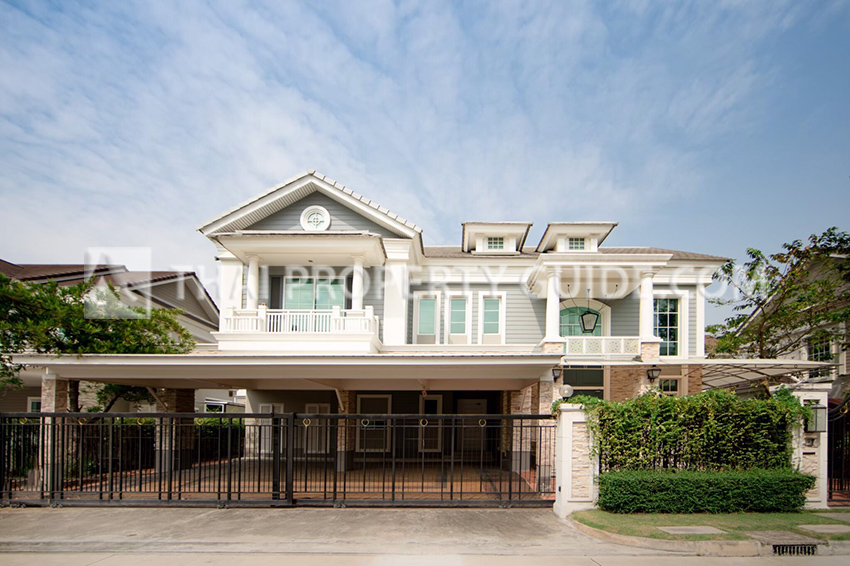 House with Shared Pool for sale in Bangnatrad
