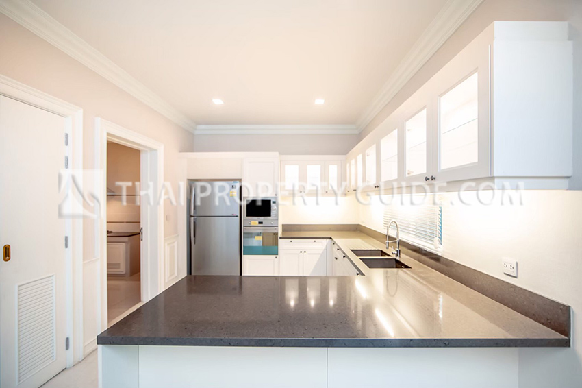 House with Shared Pool in Bangnatrad 