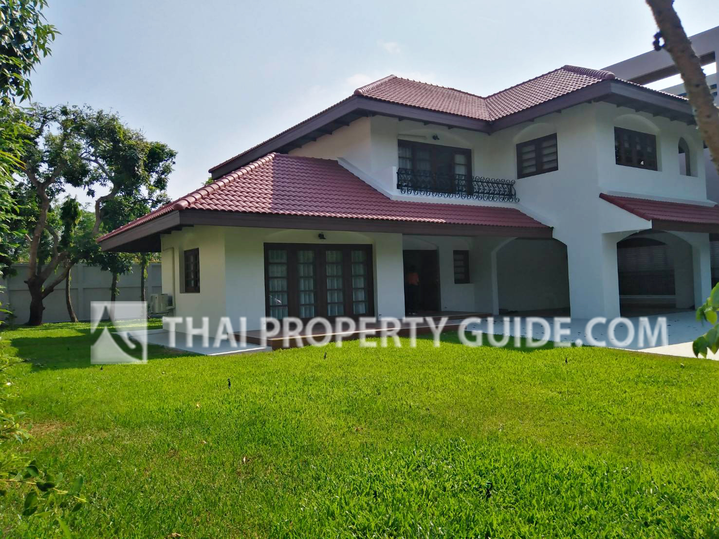 House with Shared Pool for rent in Bangnatrad