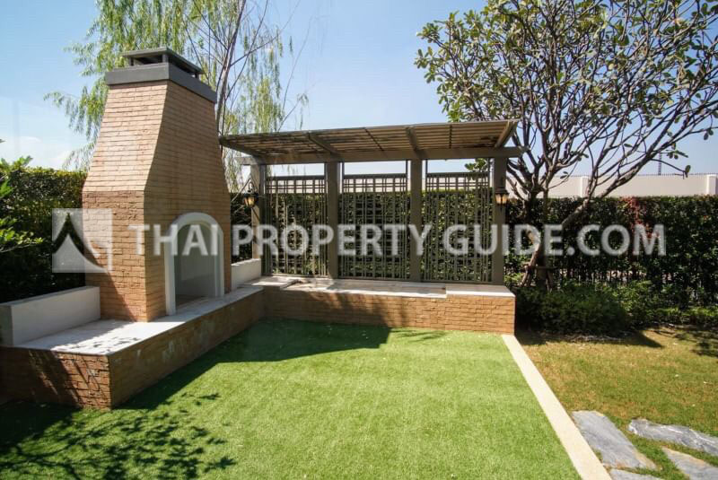 House with Shared Pool in Bangnatrad : Nantawan Bangna Km.7 