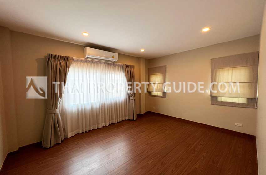 House with Shared Pool in Bangnatrad 