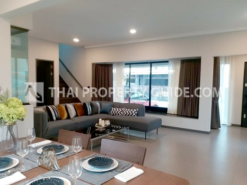 House with Shared Pool in Bangnatrad 
