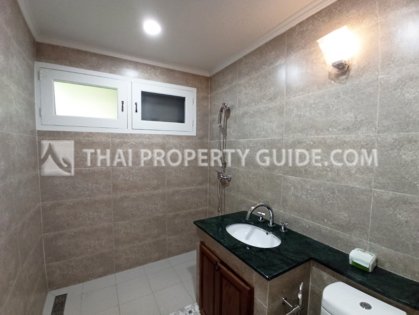 House with Shared Pool in Bangnatrad 