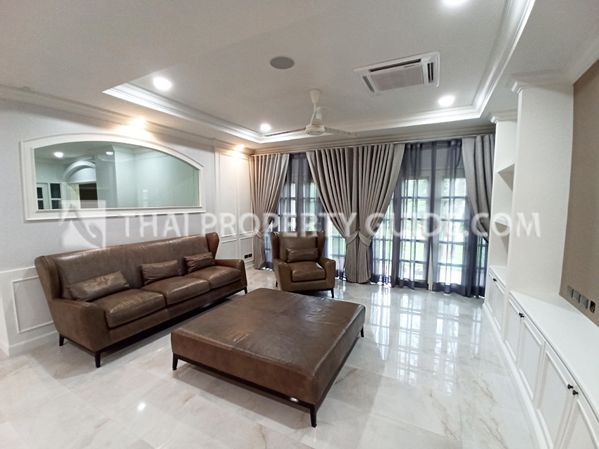 House with Shared Pool in Bangnatrad 