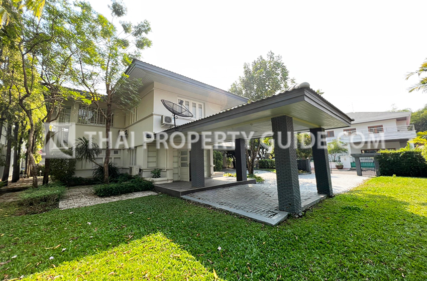 House with Shared Pool in Bangnatrad 