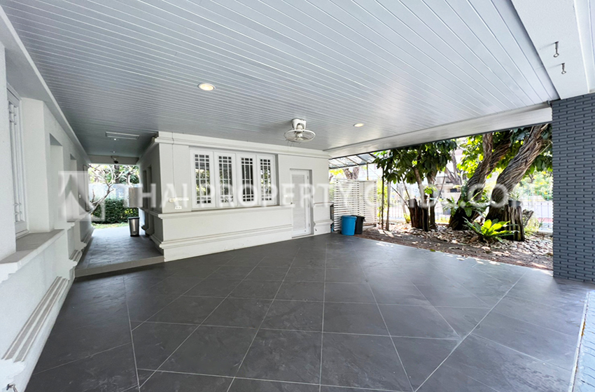 House with Shared Pool in Bangnatrad 