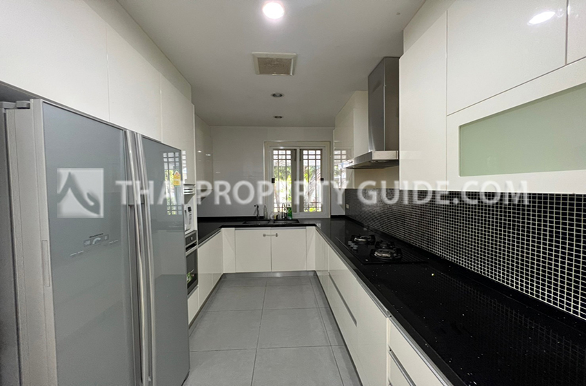 House with Shared Pool in Bangnatrad 