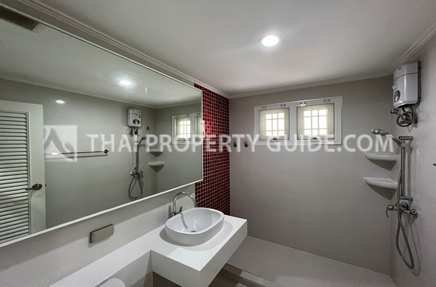 House with Shared Pool in Bangnatrad 