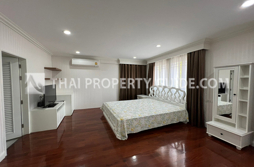 House with Shared Pool in Bangnatrad 