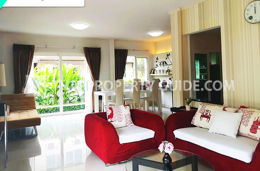 House with Shared Pool in Bangnatrad