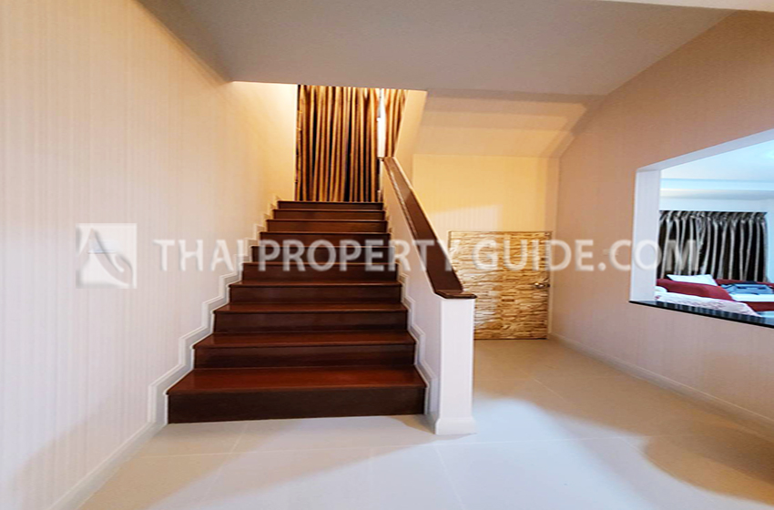 House with Shared Pool in Bangnatrad 
