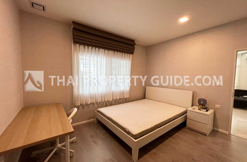 House with Shared Pool in Bangnatrad 