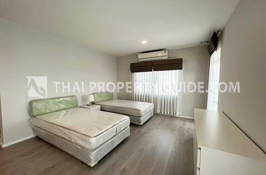 House with Shared Pool in Bangnatrad 