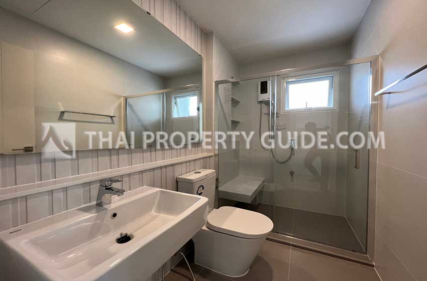 House with Shared Pool in Bangnatrad 