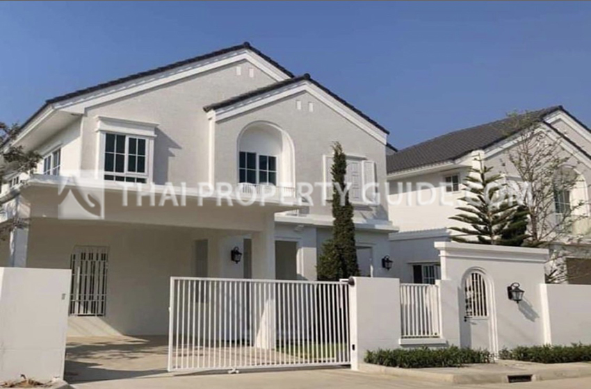 House with Shared Pool for rent in Bangnatrad
