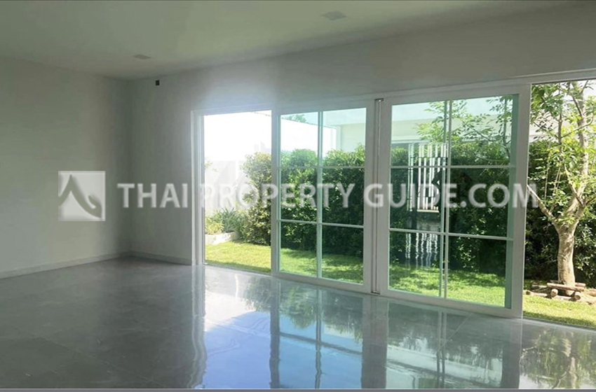 House with Shared Pool in Bangnatrad 
