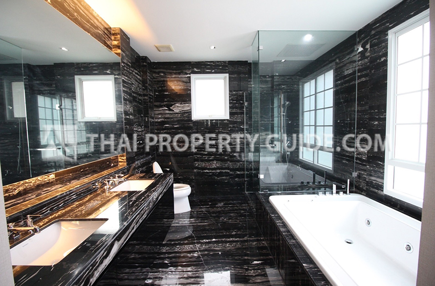 House with Shared Pool in Bangnatrad 