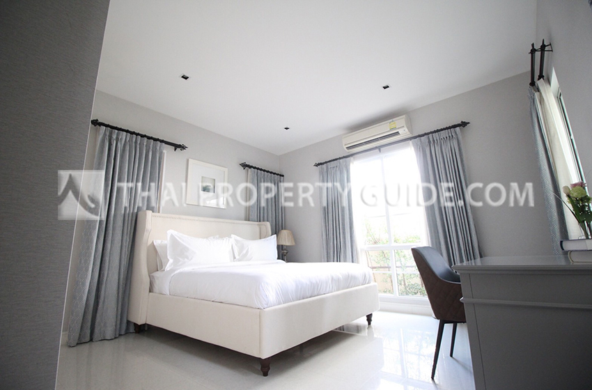 House with Shared Pool in Bangnatrad 