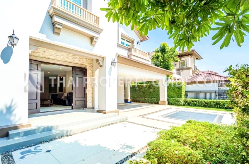 House with Shared Pool in Bangnatrad : Nantawan Bangna Km.7 