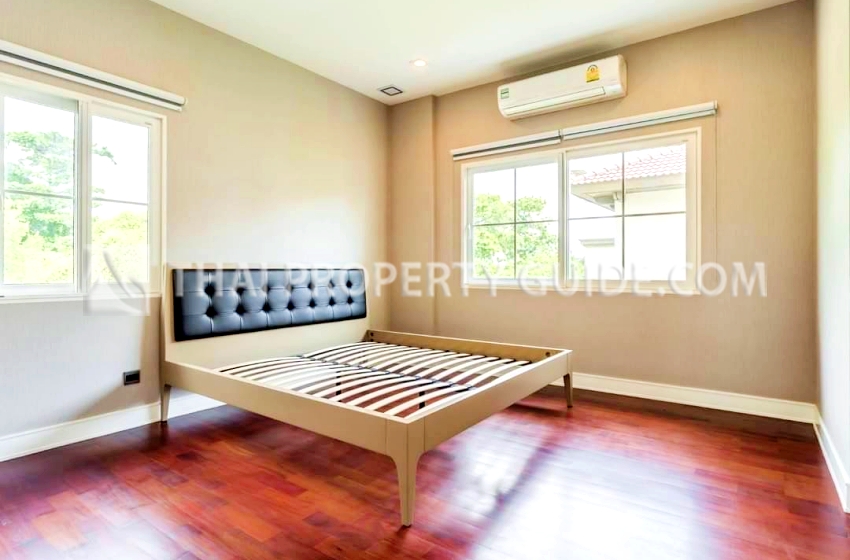 House with Shared Pool in Bangnatrad : Nantawan Bangna Km.7 