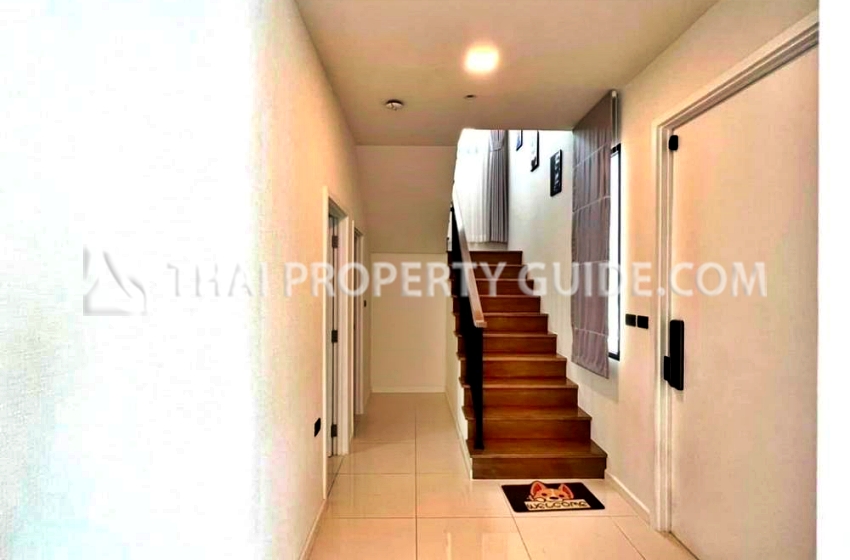 House with Shared Pool in Bangnatrad 