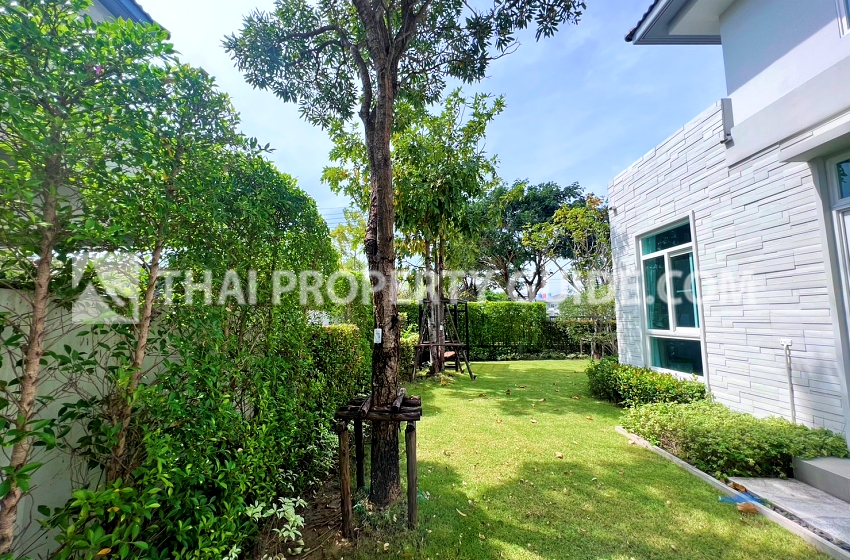 House with Shared Pool in Bangnatrad 