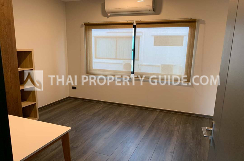 House with Shared Pool in Bangnatrad 