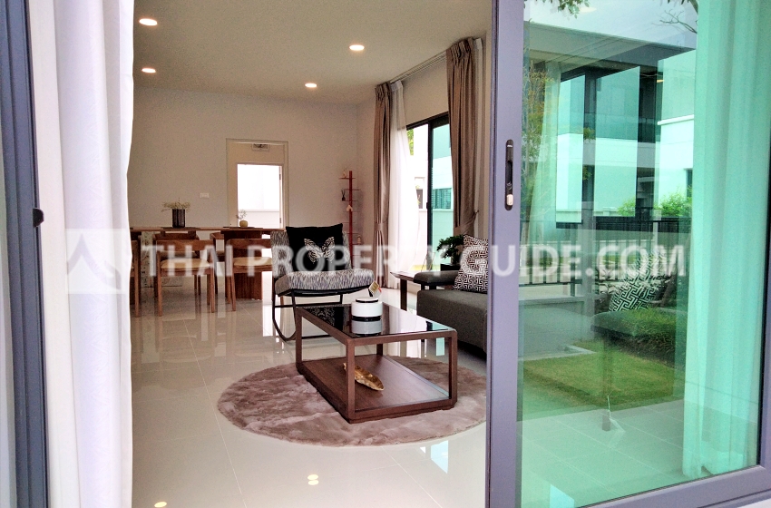 House with Shared Pool in Bangnatrad 