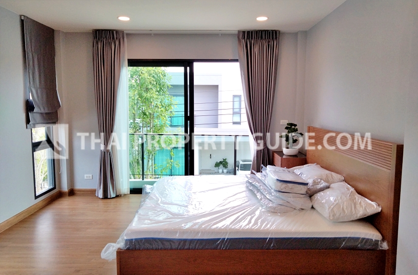 House with Shared Pool in Bangnatrad 