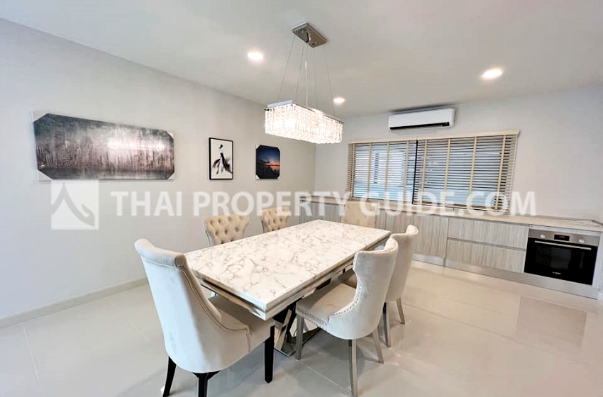 House with Shared Pool in Bangnatrad 