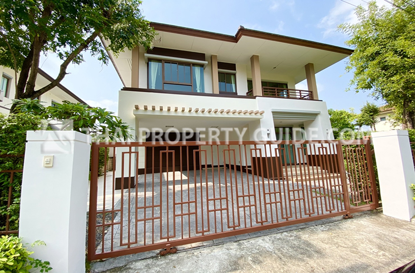 House with Shared Pool in Bangnatrad 
