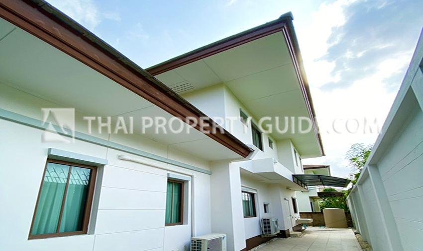 House with Shared Pool in Bangnatrad 