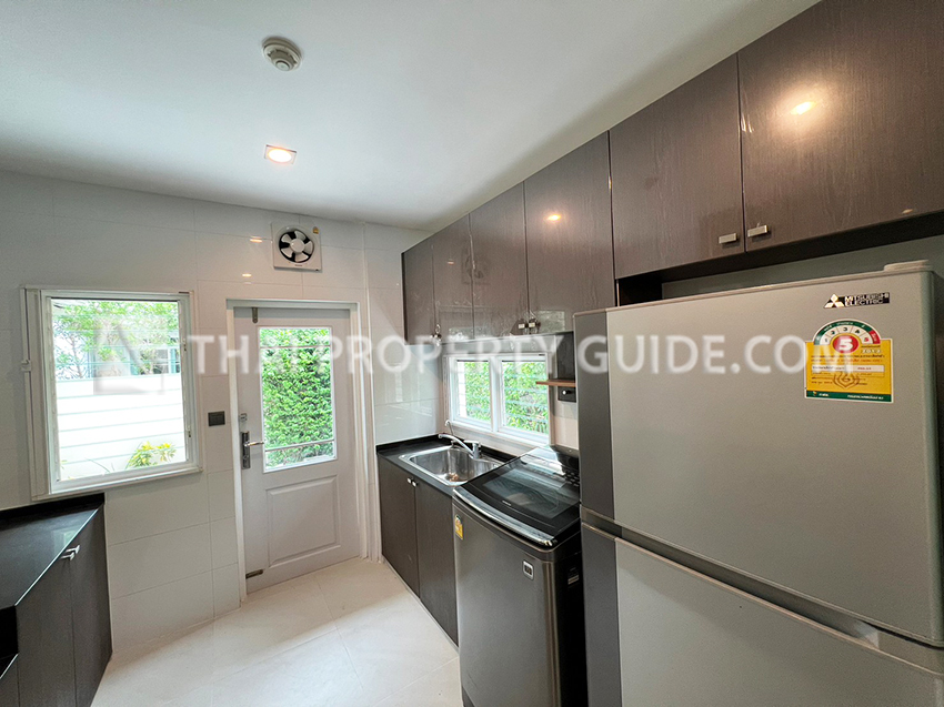 House with Shared Pool in Bangnatrad : Nantawan Bangna Km.7 