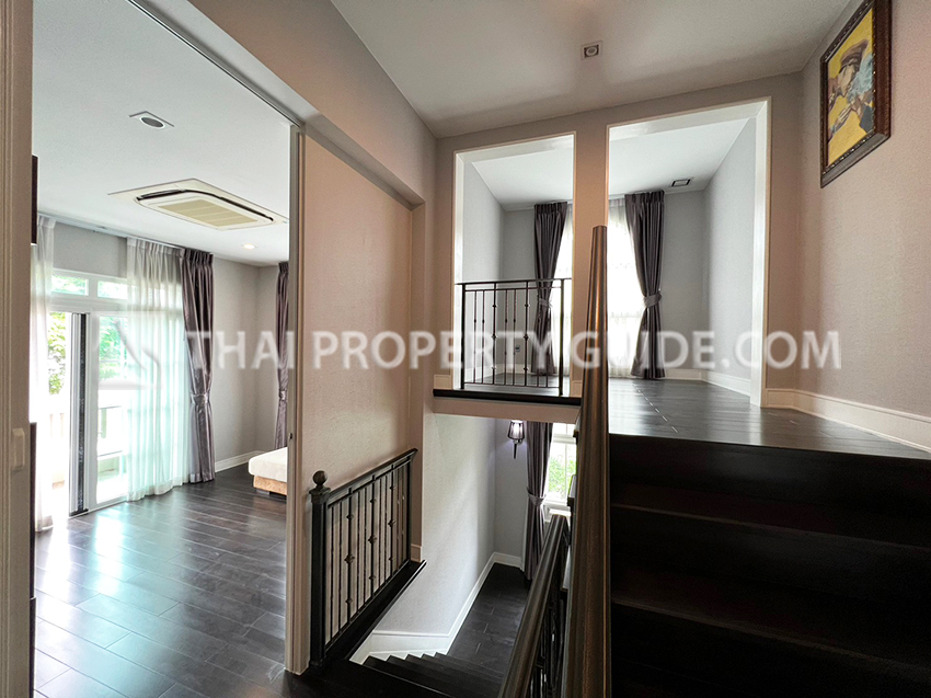 House with Shared Pool in Bangnatrad : Nantawan Bangna Km.7 