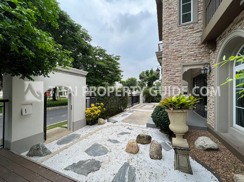 House with Shared Pool in Bangnatrad : Nantawan Bangna Km.7 