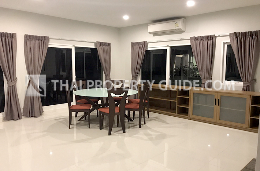 House with Shared Pool in Bangnatrad 