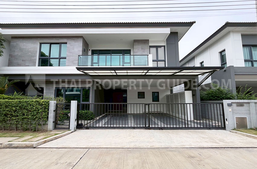 House with Shared Pool in Bangnatrad