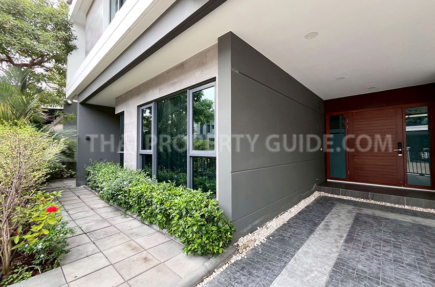 House with Shared Pool in Bangnatrad 