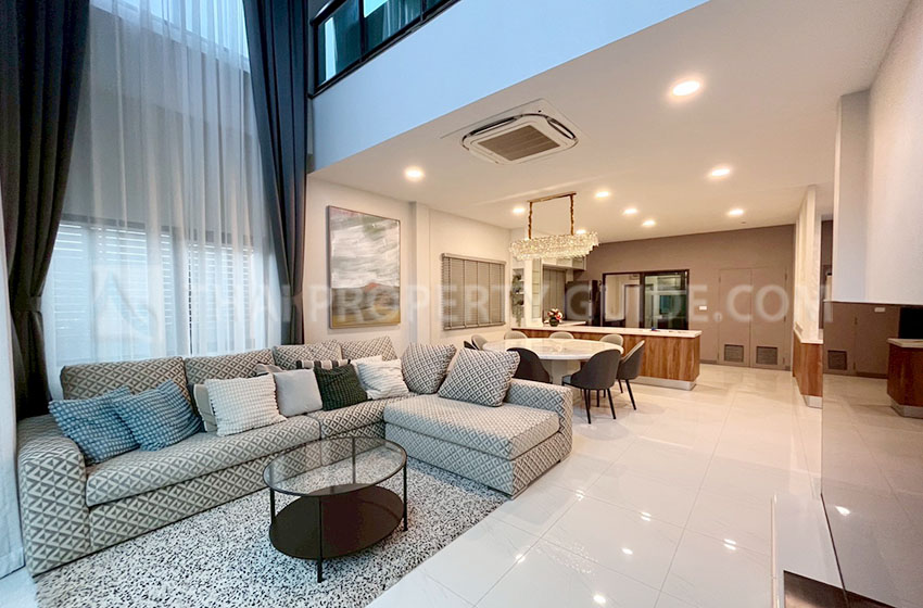 House with Shared Pool in Bangnatrad 