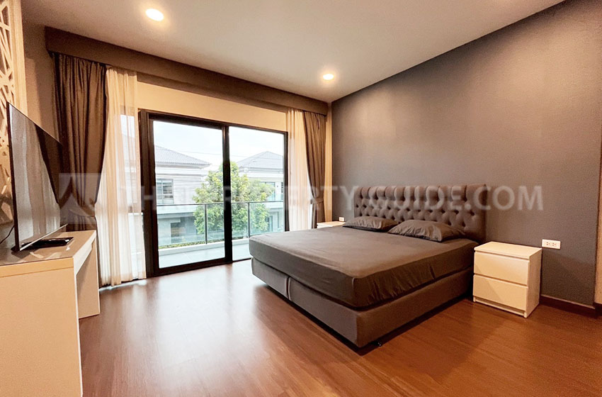 House with Shared Pool in Bangnatrad 