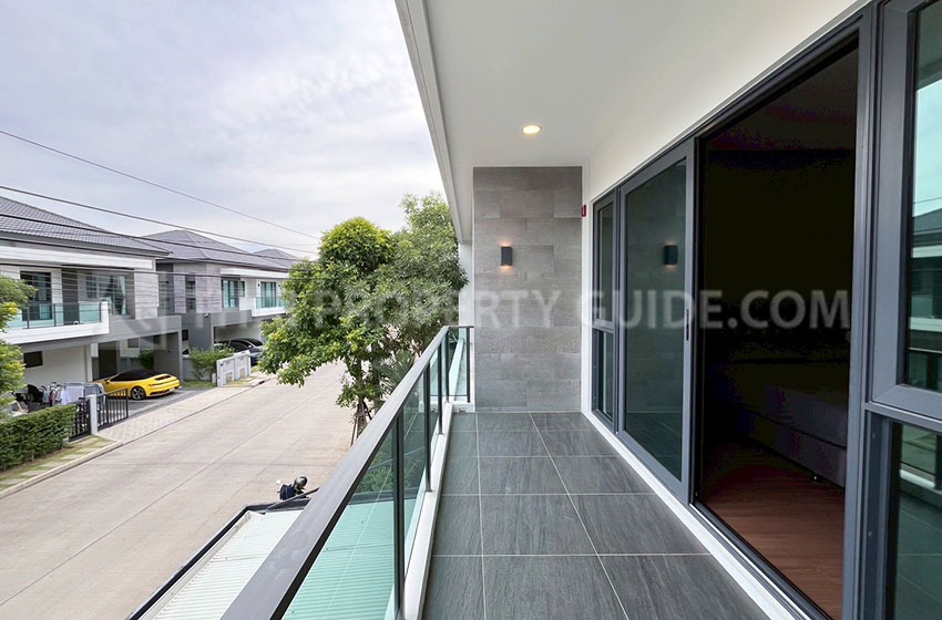 House with Shared Pool in Bangnatrad 